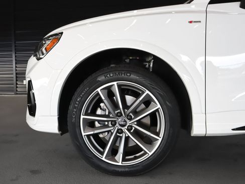 Used 2023 Audi Q3 2.0T Premium w/ Black Optic Sport Package image 4