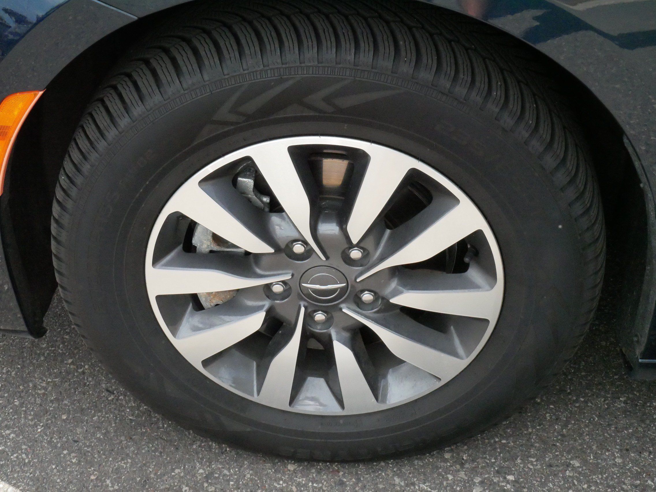 Used 2022 Chrysler Pacifica Limited w/ Uconnect Theater Family Group FWD image 15