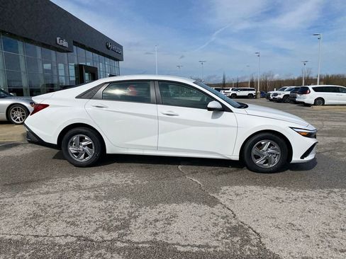 New 2026 Hyundai Elantra SE FWD image 5