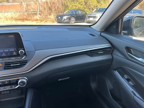 Used 2025 Nissan Altima 2.5 SR image 30
