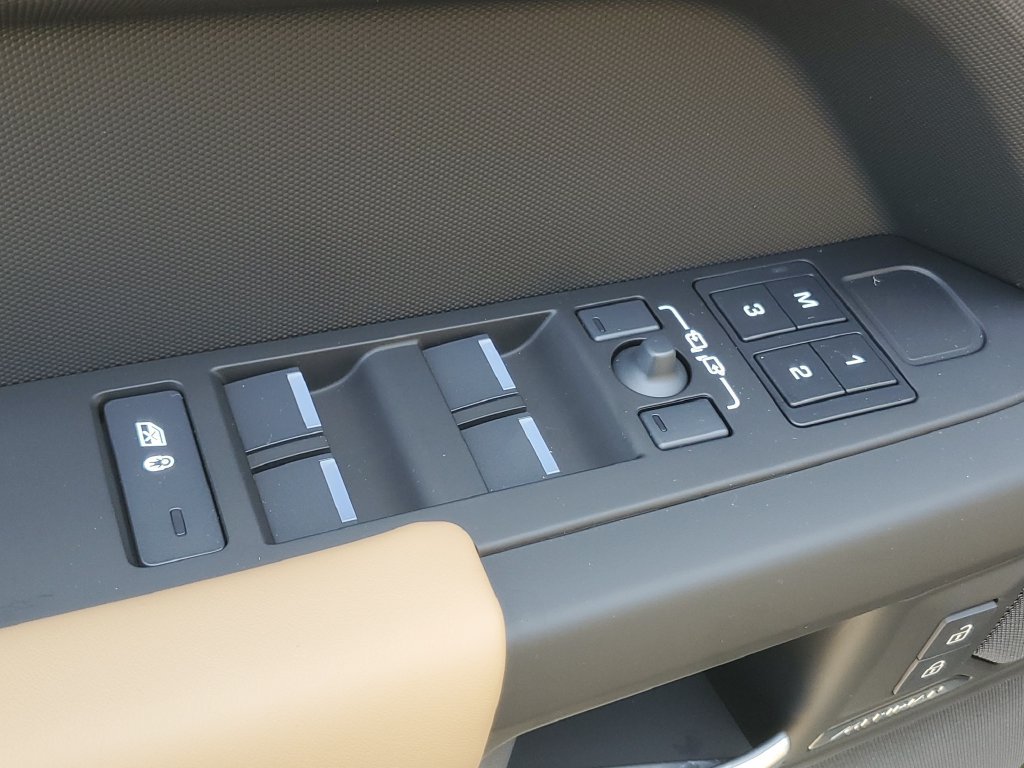 New 2026 Land Rover Defender 110 S AWD/4WD image 8