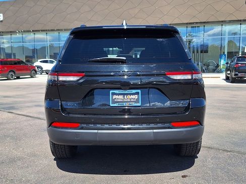 Used 2024 Jeep Grand Cherokee Limited w/ Black Appearance Package AWD/4WD image 4
