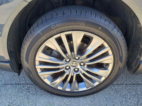 Used 2021 Toyota Venza Limited image 44