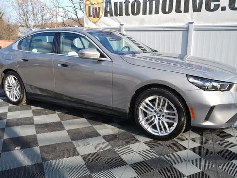Used 2024 BMW 530i xDrive w/ Convenience Package image 2