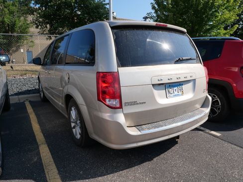 Used 2016 Dodge Grand Caravan SXT w/ Rear Park Assist Package FWD image 5