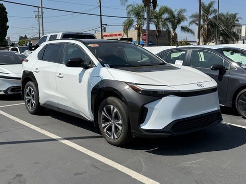 Used 2023 Toyota bZ4X XLE w/ Weather Package image 1