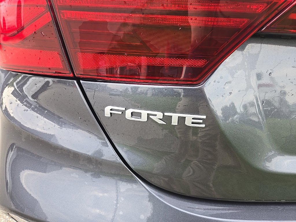 Used 2023 Kia Forte LXS FWD image 5