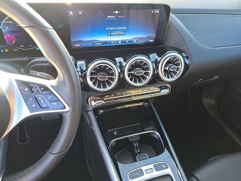 Certified 2025 Mercedes-Benz GLA 250 4MATIC image 30