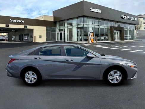New 2026 Hyundai Elantra SE FWD image 9