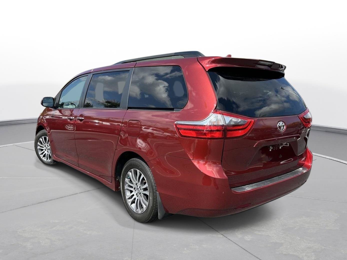 Used 2020 Toyota Sienna XLE FWD image 8