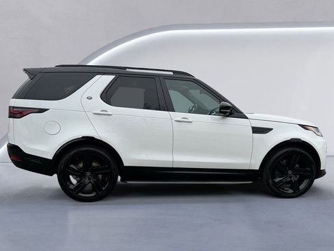 New 2025 Land Rover Discovery Dynamic SE image 3