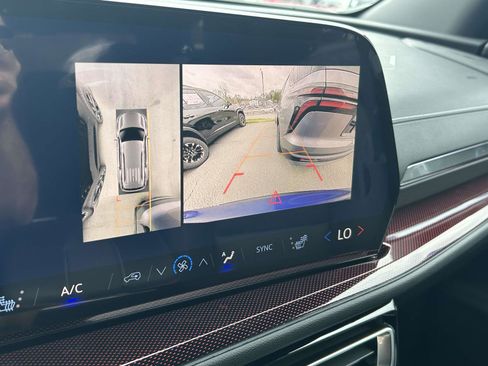 New 2026 Chevrolet Traverse Z71 w/ Driver Confidence Package image 24