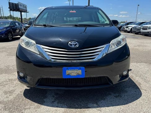 Used 2017 Toyota Sienna XLE FWD image 9