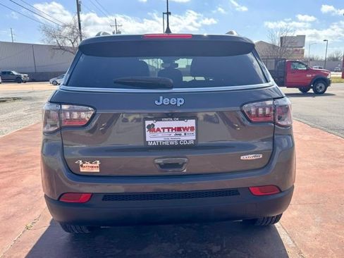 Used 2024 Jeep Compass Latitude AWD/4WD image 6