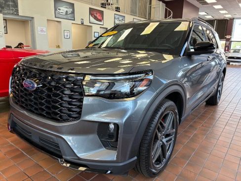 Used 2025 Ford Explorer ST-Line w/ ST-Line Street Pack AWD/4WD image 39