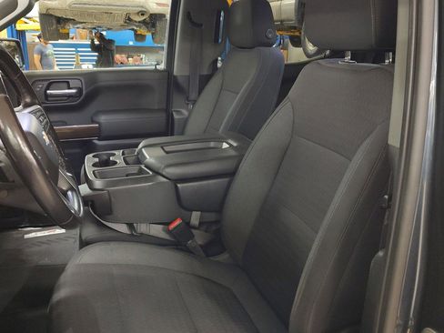 Used 2022 Chevrolet Silverado 1500 LT image 2