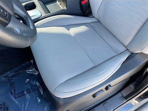 Used 2022 Nissan Frontier SV image 18