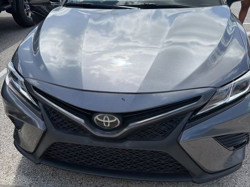 Used 2019 Toyota Camry SE image 2