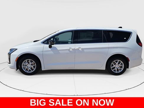 New 2027 Chrysler Pacifica Select FWD image 6