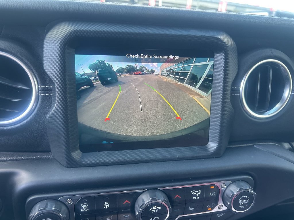 Used 2022 Jeep Wrangler Unlimited Sahara w/ Cold Weather Group AWD/4WD image 21