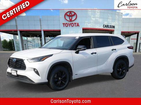 Certified 2024 Toyota Highlander LE AWD/4WD image 1