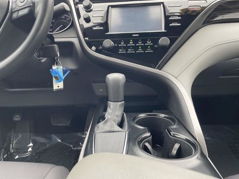 Used 2020 Toyota Camry LE image 17