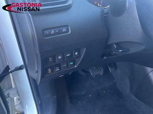 Used 2020 Nissan Rogue SV w/ Sun & Sound Touring Package image 26