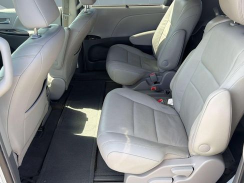 Used 2015 Toyota Sienna XLE Premium FWD image 23