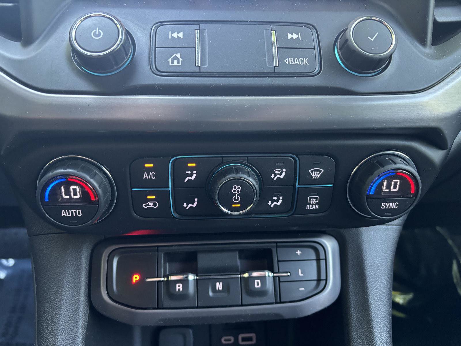 Used 2021 GMC Acadia AT4 w/ Trailering Package AWD/4WD image 8