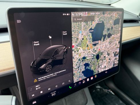 Used 2025 Tesla Model Y Long Range AWD/4WD image 18