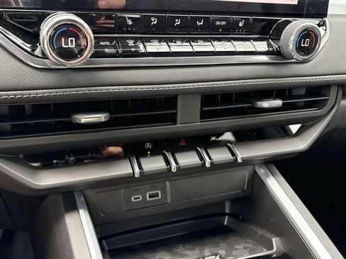 New 2025 Chevrolet Colorado LT w/ LT Convenience Package RWD image 18
