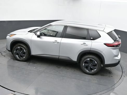 Used 2025 Nissan Rogue SV AWD/4WD image 40