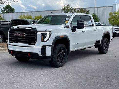 Used 2025 GMC Sierra 2500 AT4 AWD/4WD image 3