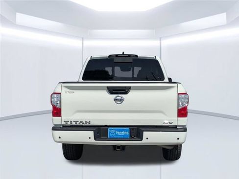 Used 2022 Nissan Titan SV RWD image 5