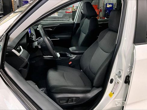 Used 2023 Toyota RAV4 XLE image 7