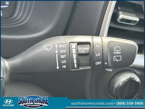 Certified 2025 Hyundai Venue SEL FWD image 25