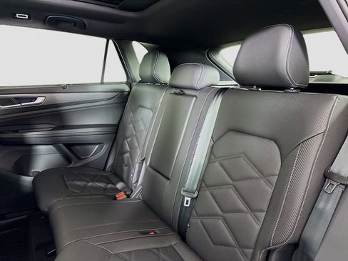 New 2026 Volkswagen Atlas Cross Sport SE image 25