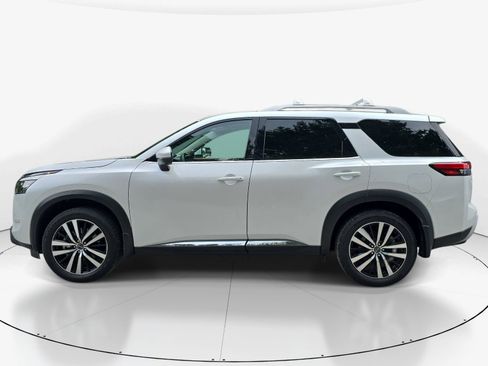 Used 2025 Nissan Pathfinder Platinum w/ Cargo Package FWD image 7
