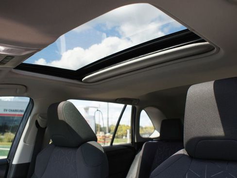 Used 2023 Toyota RAV4 XLE image 6