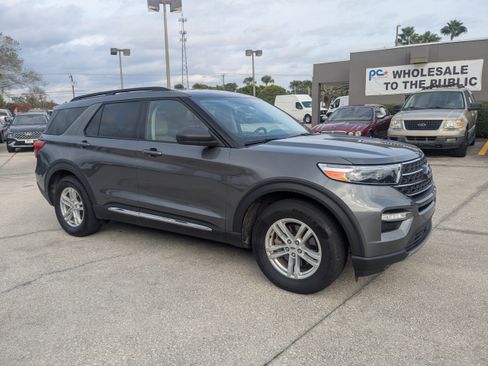 Used 2023 Ford Explorer XLT w/ Equipment Group 202A image 2