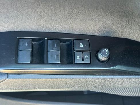 Used 2025 Toyota Camry SE w/ Convenience Package FWD image 22