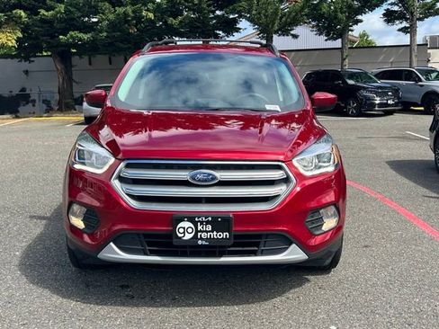 Used 2017 Ford Escape SE w/ Equipment Group 201A AWD/4WD image 4