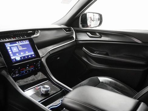 Certified 2024 Jeep Grand Cherokee L Laredo image 17