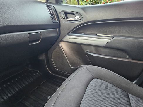 Used 2022 Chevrolet Colorado LT w/ Fleet Safety Package image 11