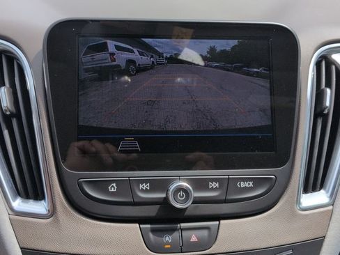 Used 2020 Chevrolet Malibu LT FWD image 16