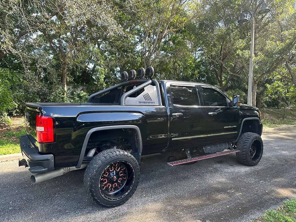Used 2017 GMC Sierra 2500 Denali w/ Duramax Plus Package AWD/4WD image 7