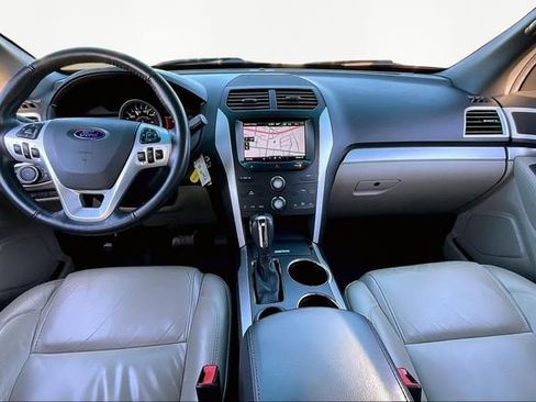 Used 2014 Ford Explorer XLT w/ Equipment Group 202A image 7