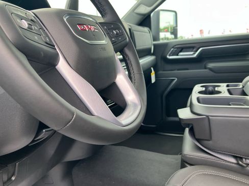 New 2026 GMC Sierra 2500 SLT AWD/4WD image 9