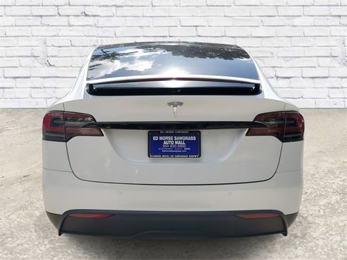 Used 2023 Tesla Model X image 3
