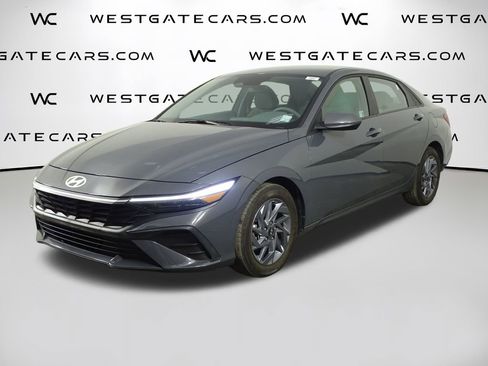 Used 2024 Hyundai Elantra SEL image 1